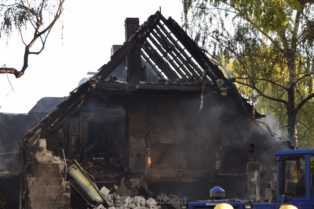 Grossfeuer Einfamilienhaus Siegburg Muehlengrabenstr P1001.JPG - Miklos Laubert